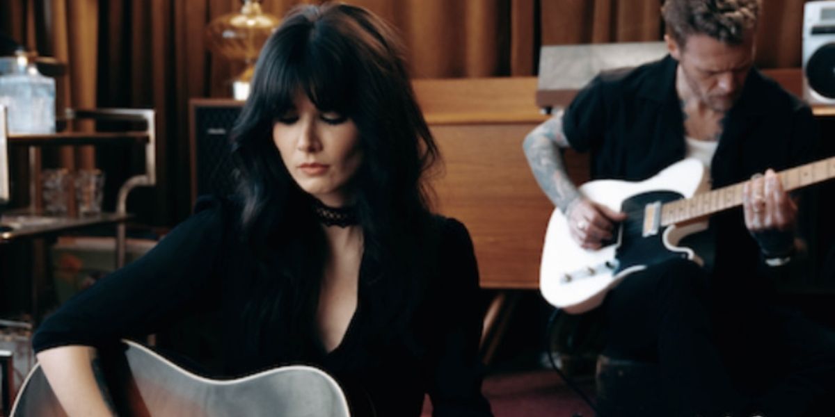 Victoria Bigelow Shares 'Under The Tree (Acoustic)'