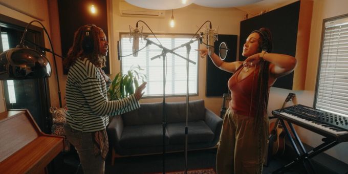 Video: Nia Stephen and Danielle Steers Perform Mashup of 'I Don’t Need Your Love' From SIX and 'Happy' From HOT MESS