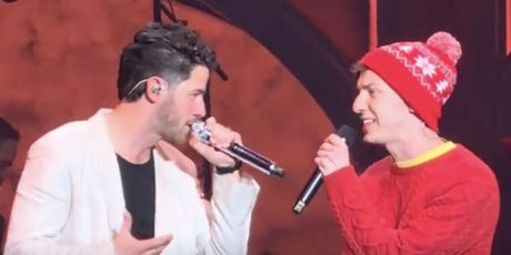 Video: Andrew Barth Feldman Joins Nick Jonas for 'Home Alone' Performance During Long Isla Photo