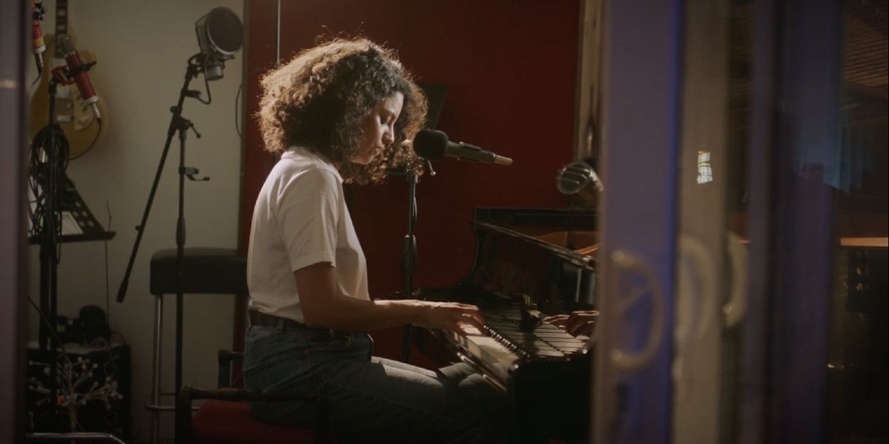 Video: Anoushka Lucas 'Shoulders' Music Video for ELEPHANT at The Menier Chocolate… Video