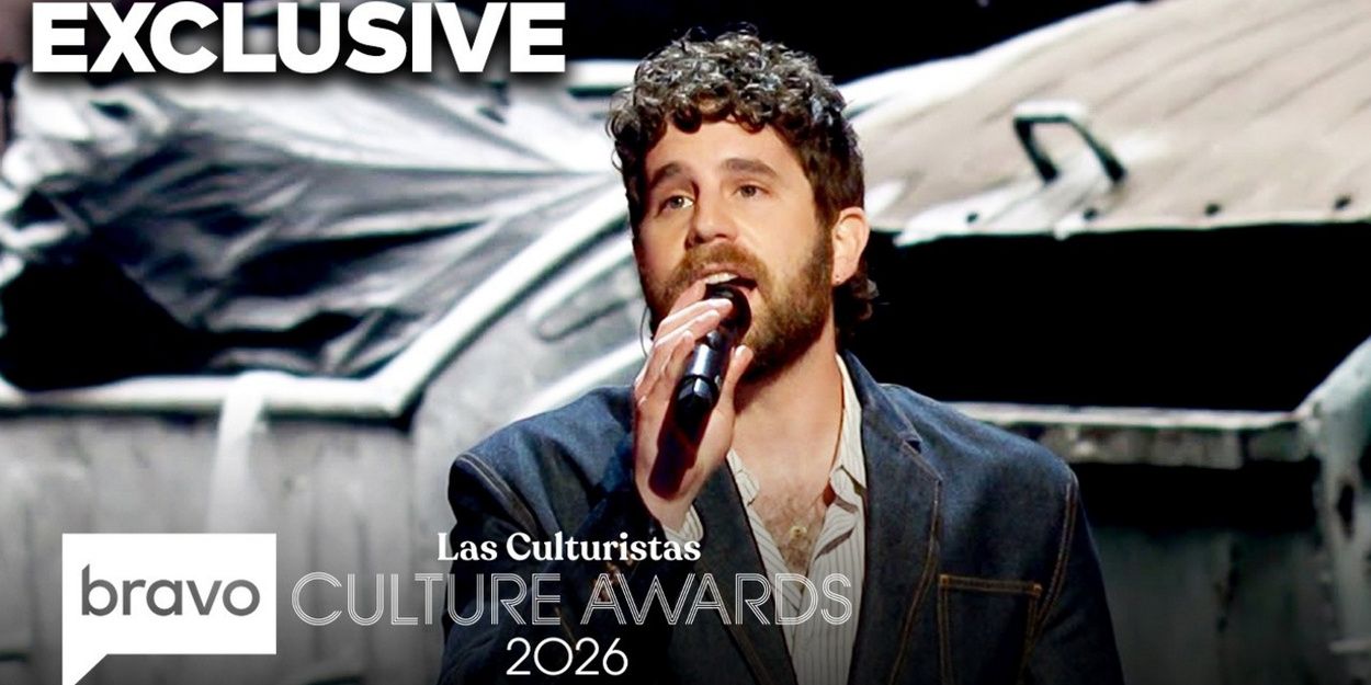 Video: Ben Platt Covers FRIENDS Song 'Smelly Cat' for Lisa Kudrow at Las Culturistas… Video