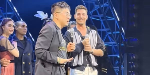 Video: Bowen Yang & Matt Rogers Join TITANIQUE Curtain Call After Tony Nominations Photo