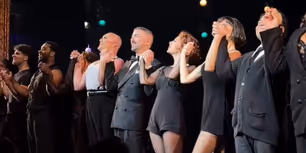 Video: CHICAGO's Newest Star Matteo Lane Takes His First Broadway Bow As 'Billy Flynn'