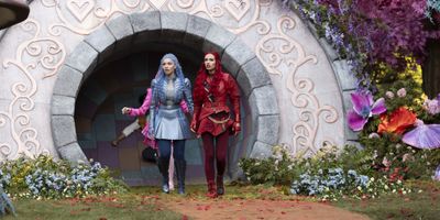 Video: DESCENDANTS: WICKED WONDERLAND Cast Performs New Song 'Dancing with the Enemy' Photo