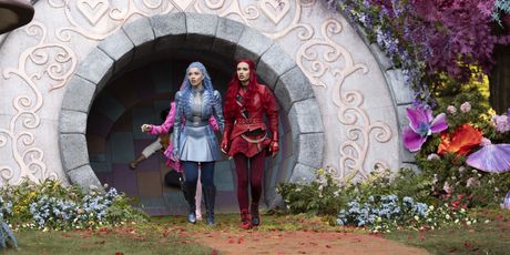 Video: DESCENDANTS: WICKED WONDERLAND Cast Performs New Song 'Dancing with the Enemy' Photo