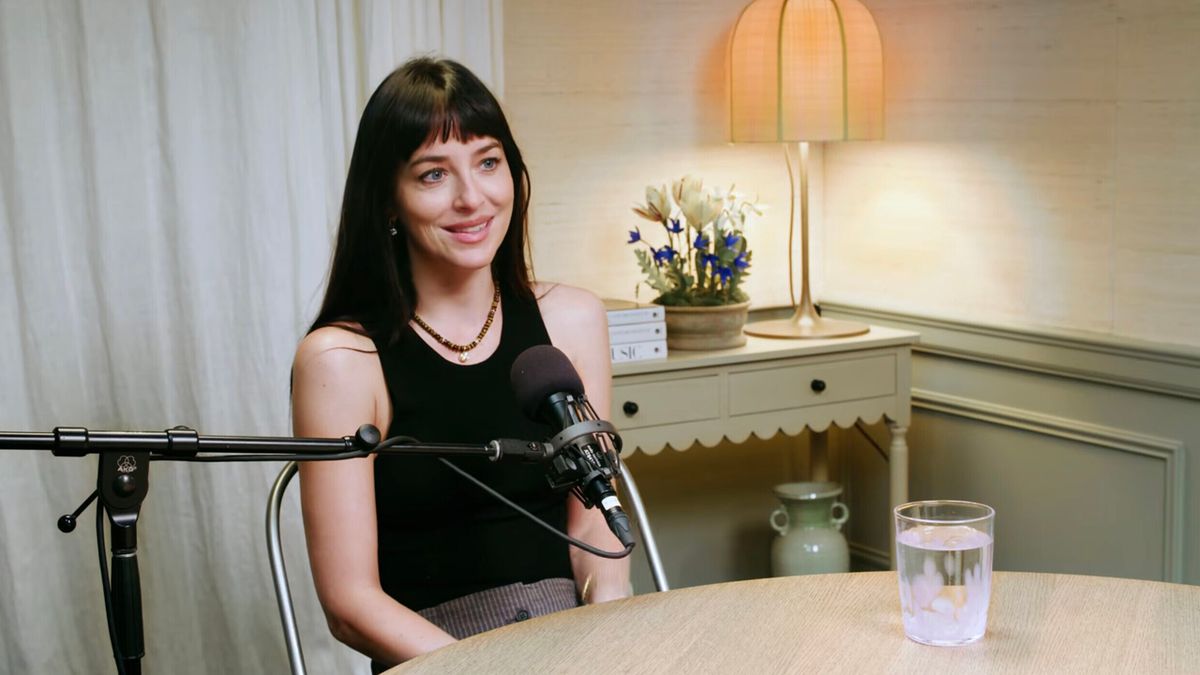 Video: Dakota Johnson Says She Might Do a Broadway Play in 2028 Video: Dakota Johnson Says She Might Do a Broadway Play in 2028