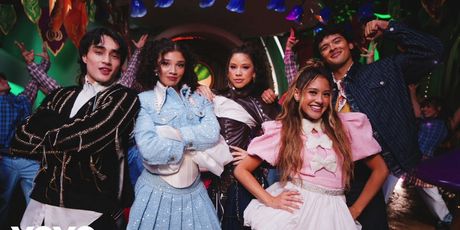 Video: DESCENDANTS: WICKED WONDERLAND Cast Performs New Song 'Perfect Princess' at Disneyl Photo