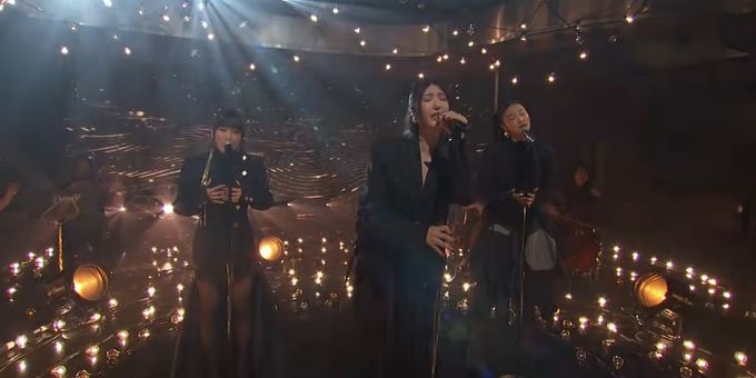 Video: EJAE, Audrey Nuna & REI AMI Perform 'Golden (Glowin’ Version)' on JIMMY K Photos