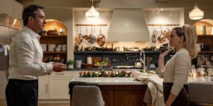 Video/Photos: Elizabeth Banks Shrinks Down in First Look at THE MINIATURE WIFE