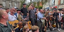 Video: Glen Hansard Fans Sing 'Falling Slowly' at His Memorial; Broadway Tributes