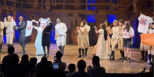 Video: HAMILTON Cast Sings 'New York, New York' For the Knicks at Curtain Call
