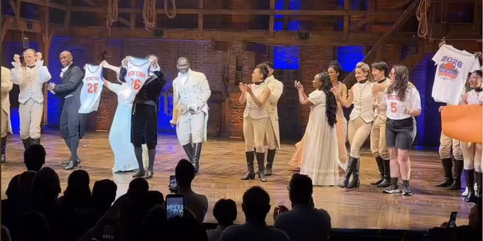 Video: HAMILTON Cast Sings 'New York, New York' For the Knicks at Curtain Call