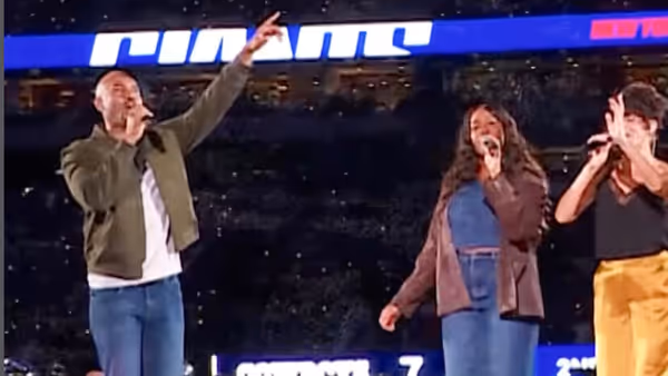 Video: HAMILTON Performs Halftime Show at NY Giants Game Photo