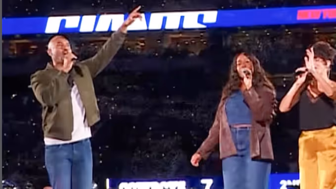 Video: HAMILTON Performs Halftime Show at NY Giants Game