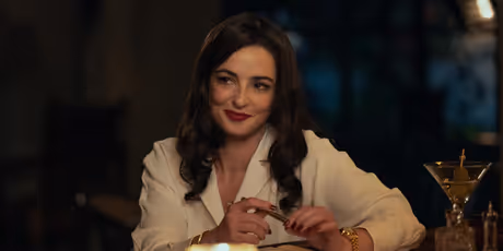 Video: How THE HILLS OF CALIFORNIA Led Laura Donnelly to Play Femme Fatale Character in SU Photo