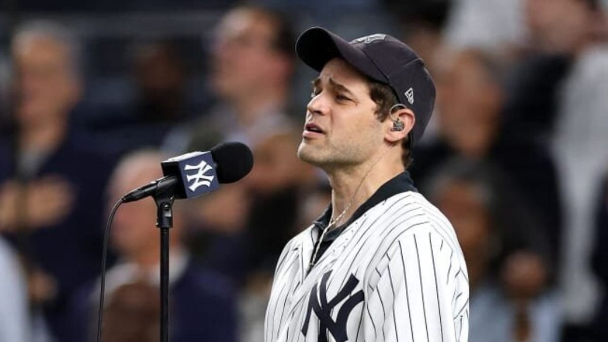 Video: Jeremy Jordan Performs the National Anthem at the Yankees Game Video: Jeremy Jordan Performs the National Anthem at the Yankees Game