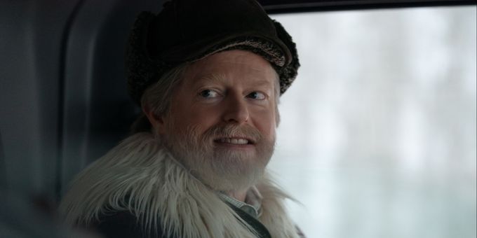 Video: Jesse Tyler Ferguson & More Join Cast for Jonas Brothers Christmas Special; Watch a New Teaser