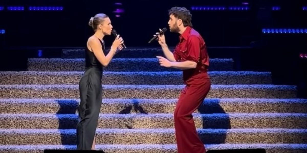 Video: Kristen Bell Joins Ben Platt at Palace Residency to Perform A James Taylor/Carole King Mashup