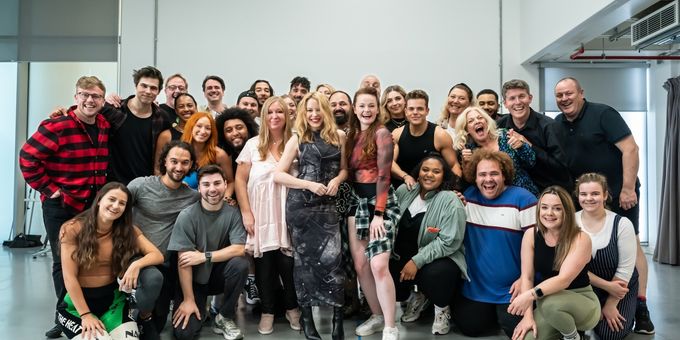 Photos/Video: Kylie Minogue Visits the Cast of I SHOULD BE SO LUCKY in Rehearsal