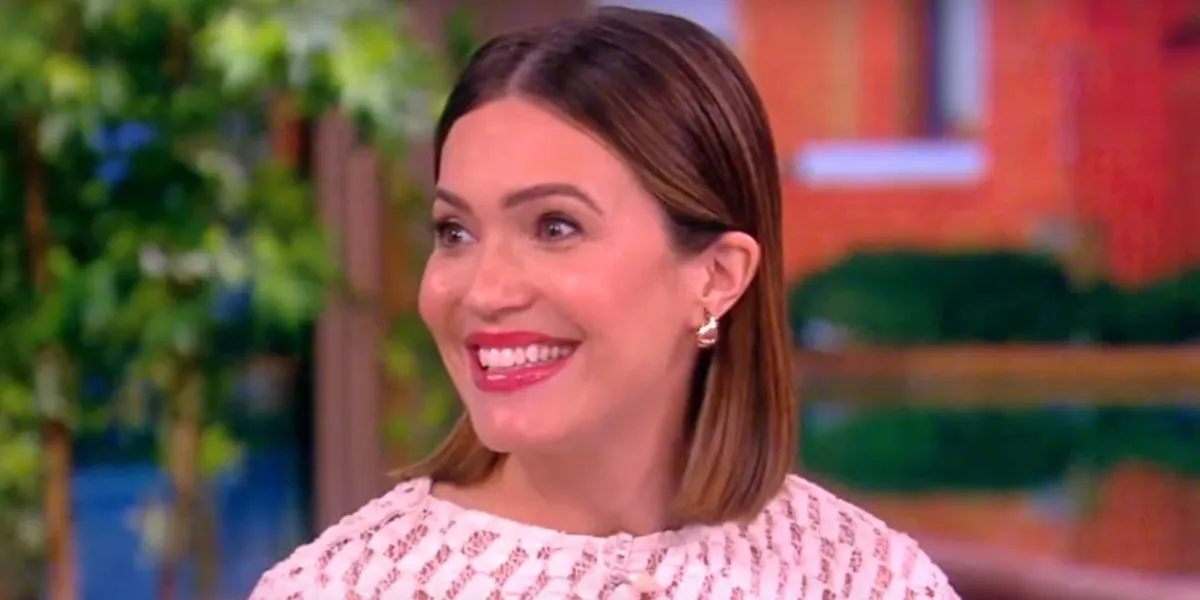Video: Mandy Moore Reveals Her Broadway Dreams On THE VIEW