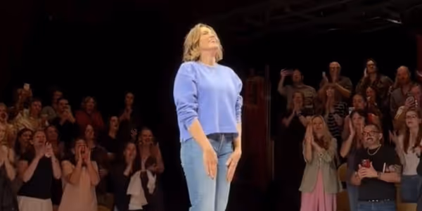 Video: Mariska Hargitay Takes First Bows in EVERY BRILLIANT THING Photo