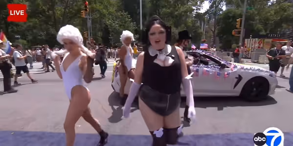 Video: Meg Stalter Performs at NYC Pride as OH, MARY!'s 'Mary Todd Lincoln' Photo