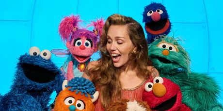 Video: Miley Cyrus Confirmed as Guest for Volume 2 of Netflix's SESAME STREET; Watch the N Photo