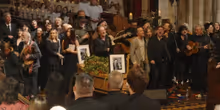 Video: Music Icons and Friends of Glen Hansard Sing Tributes at Dublin Funeral