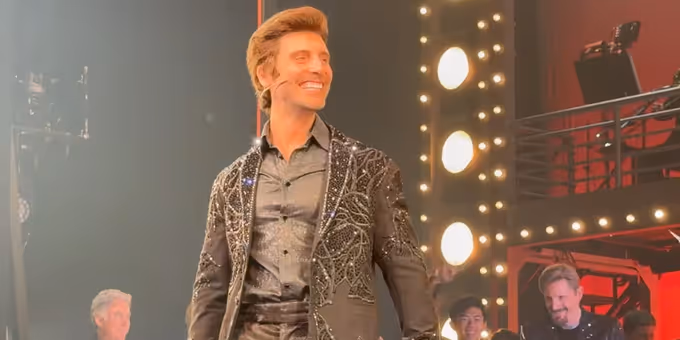 Video: Nick Fradiani Hits Milestone 1,000th Performance of A BEAUTIFUL NOISE Photos