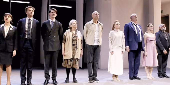 Video: Opening Night Red Carpet of OEDIPUS With Mark Strong, Lesley Manville and More