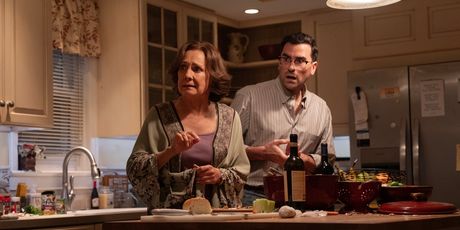 Video/Photos: First Look at Dan Levy, Laurie Metcalf in Netflix Family Comedy BIG MISTAKES Photo
