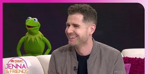Video: Rob Lake and Kermit the Frog Preview Broadway Show with Live Magic Trick