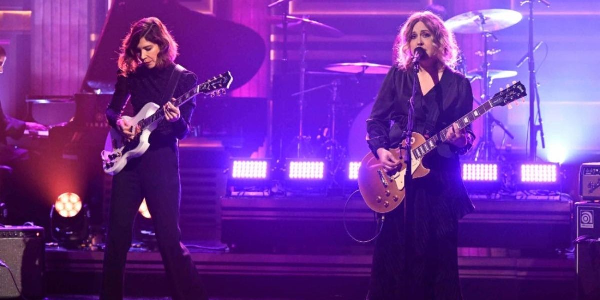 Video: Sleater-Kinney Perform 'Untidy Creature' On THE TONIGHT SHOW