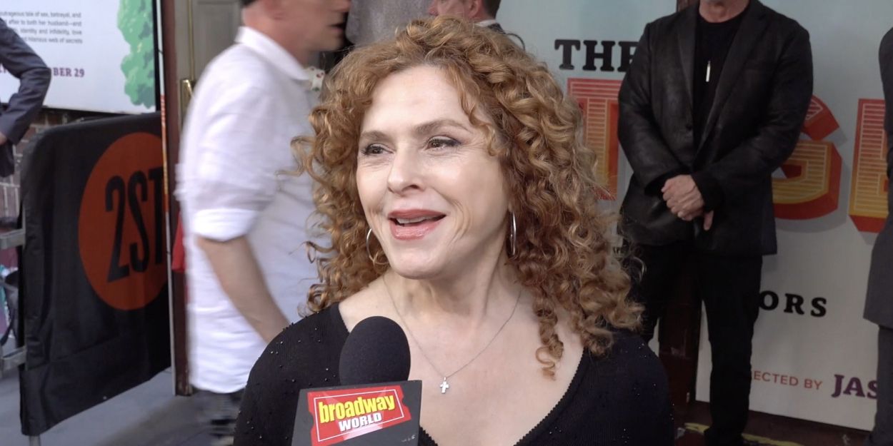 Video: Stars Hit the Red Carpet for Opening Night of THE COTTAGE Photo