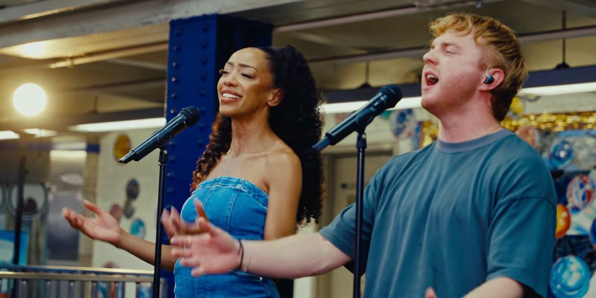 Video: TWO STRANGERS (CARRY A CAKE ACROSS NEW YORK) Perform in the Times Square Subway Station Video: TWO STRANGERS (CARRY A CAKE ACROSS NEW YORK) Perform in the Times Square Subway Station