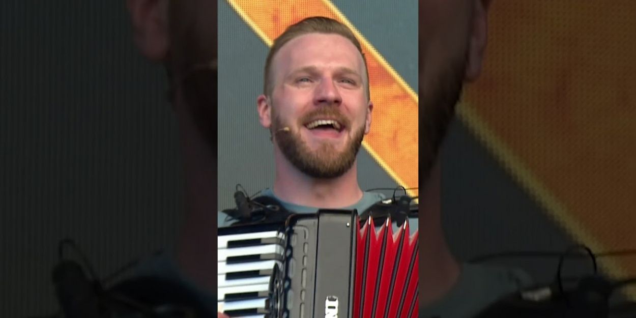 Video: THE CURIOUS CASE OF BENJAMIN BUTTON Performs 'When E're She Looked At Me' at… Video