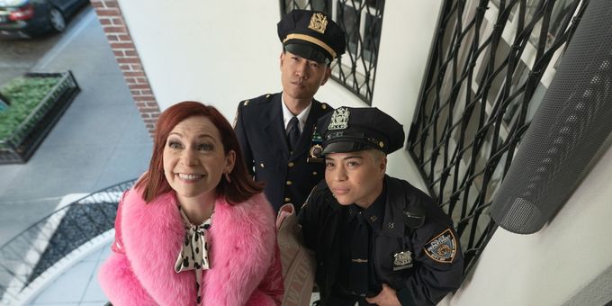 Video: Tony Hale Stars in Exclusive Clip From New Episode of ELSBETH Season 3