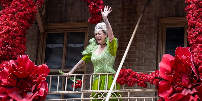 Video: Watch Betty Who Sing with Crowd After HADESTOWN