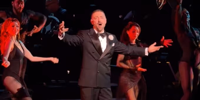 Video: Watch Matteo Lane Perform 'Razzle Dazzle' in CHICAGO on Broadway