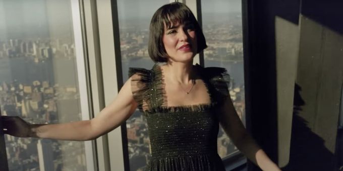 Video: Watch WICKED's Alyssa Fox Perform 'The Wizard and I' at the Empire State Building