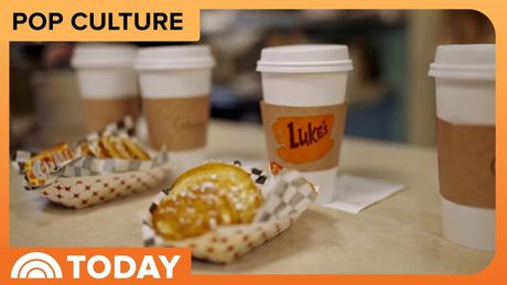 Warner Bros. Turns Studio Lot Into Stars Hollow for GILMORE GIRLS Holiday Event Photo