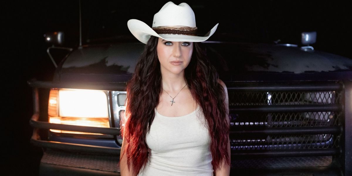 Watch: Ashley Wineland Releases 'Tumbleweed' Music Video