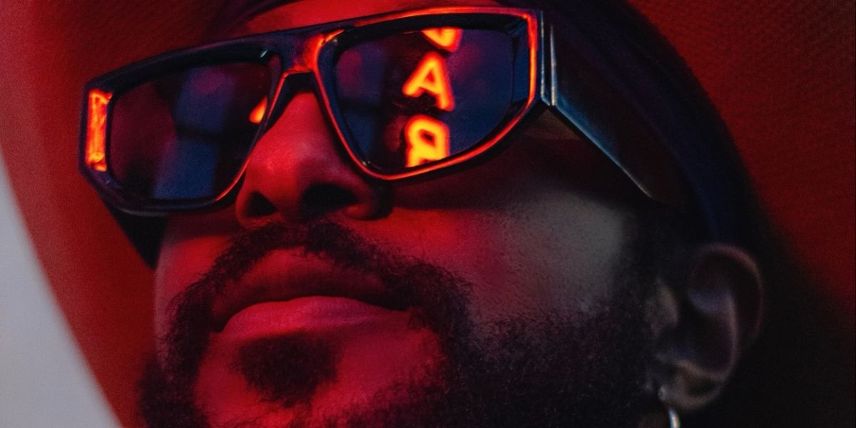 Willie Jones Destroys The Club On 'Dive Bar' Feat. Ben Burgess