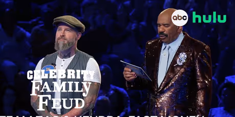 Zac Brown And Kendra Scott Team Up For FAST MONEY On CELEBRITY FAMILY FEUD Photo