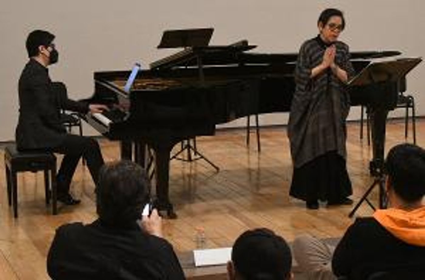 Con El Recital En Alas De La Canción Cierra El Ciclo Los Colores De La Voz  Image