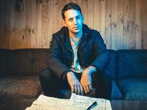 Listen: Alex Edelman Talks One-Man Show JUST FOR US and More on LITTLE KNOWN FACTS  Image