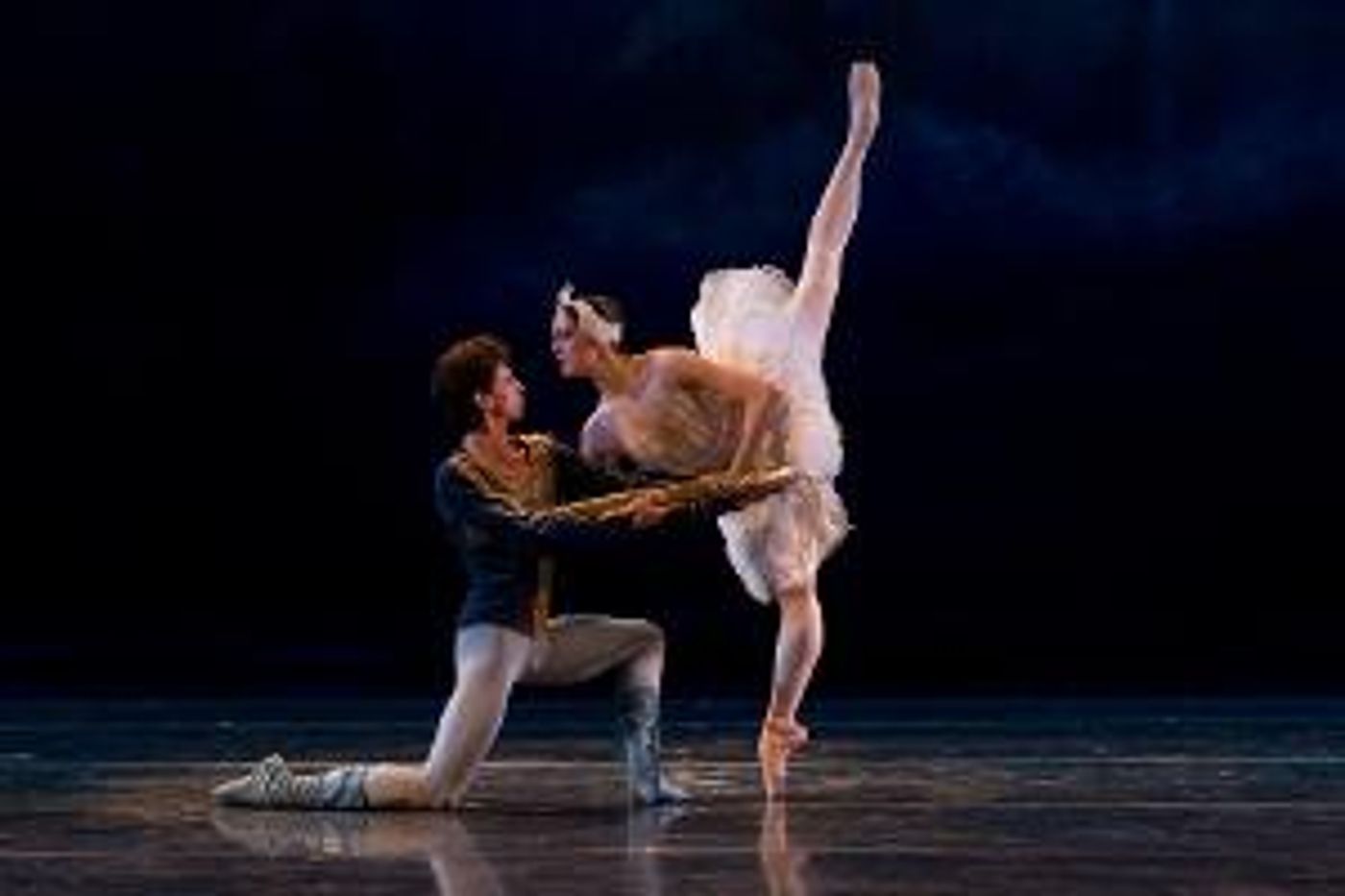 La Compañía Nacional De Danza Vuelve A La Sala Miguel Covarrubias Con El Lago De Los Cisnes Y Carmen  Image