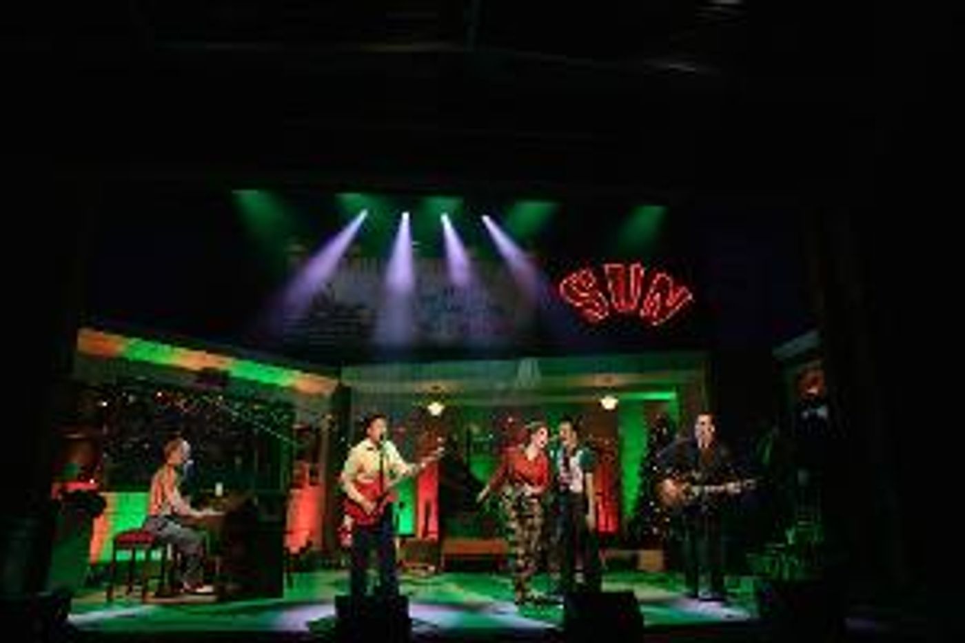 Celebrate The Holiday Season At The Van Wezel Performing Arts Hall  Image