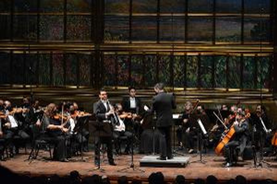 Interpreta La Orquesta Sinfónica Nacional Obras De Carácter Festivo Y Marcial En El Palacio De Bellas Artes Image