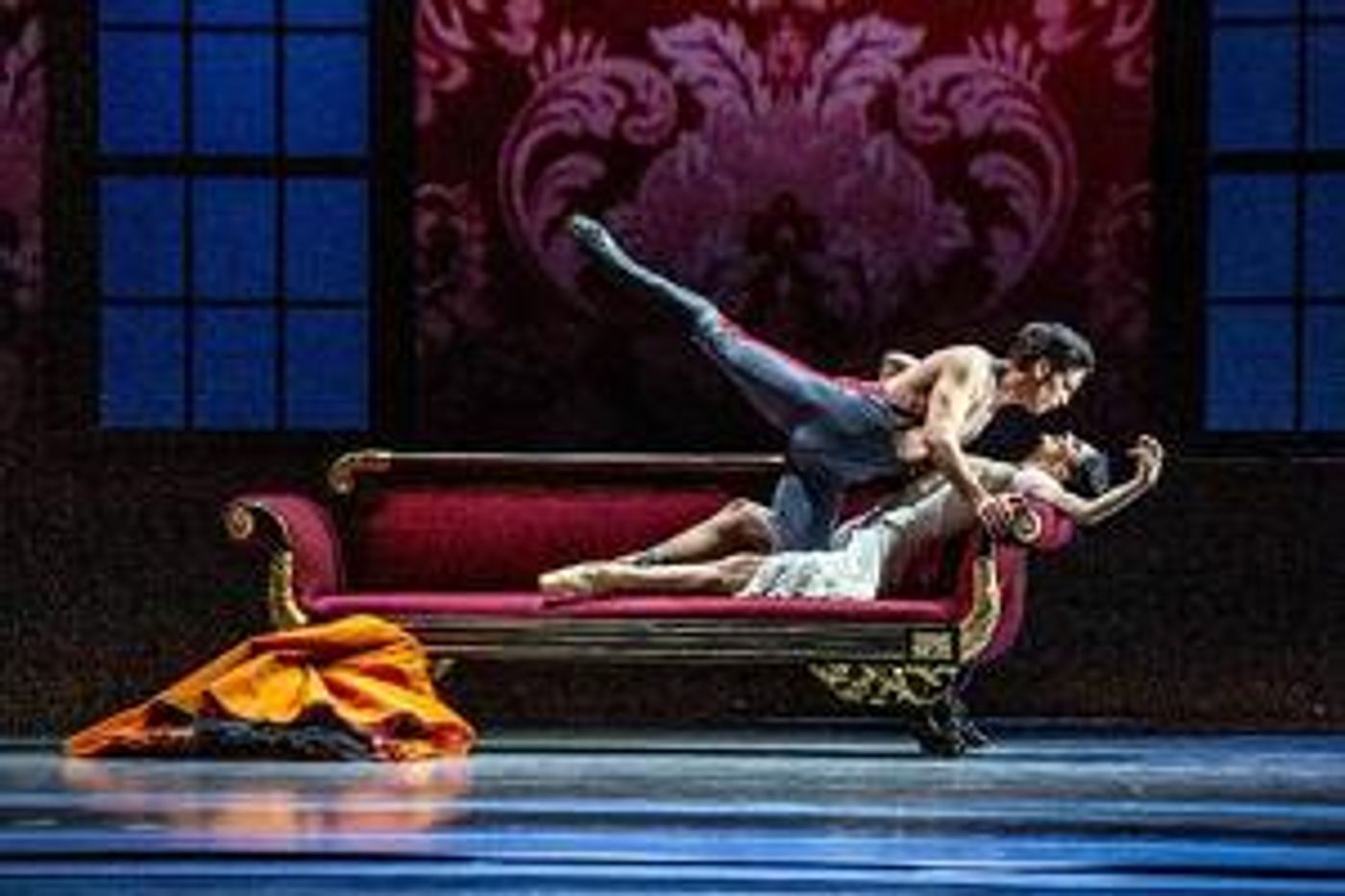Joffrey Ballet Remounts Yuri Possokhov's Blockbuster ANNA KARENINA  Image